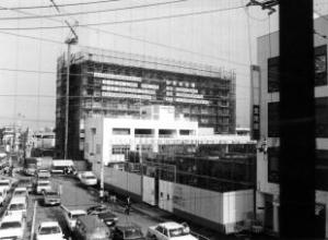 駅前商業施設の建設の写真