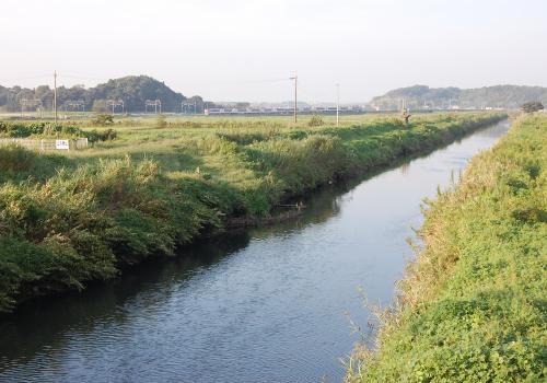 多くの歴史文化をもたらした鹿島川（旧物井川・川端弘士撮影）の写真