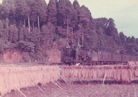 総武線町内域を走るSL蒸気機関車（昭和40年代）の画像