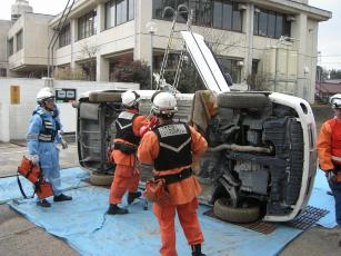 複雑化する救助現場に対応するための想定訓練の写真